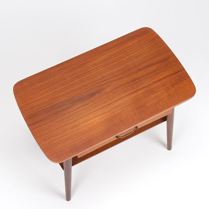 Teak Deens vintage tafeltje met kleine lade
