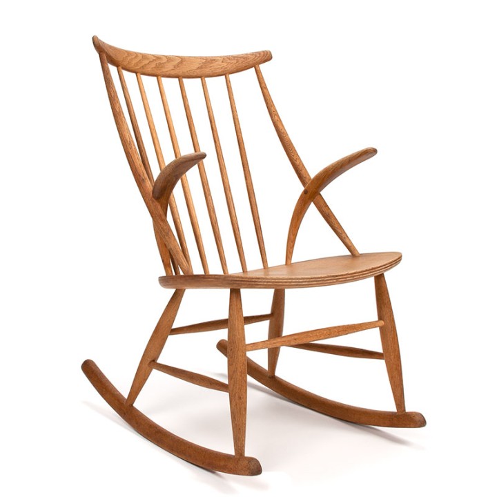 Illum Wikkelsø Mid-Century oak rocking chair model IW3