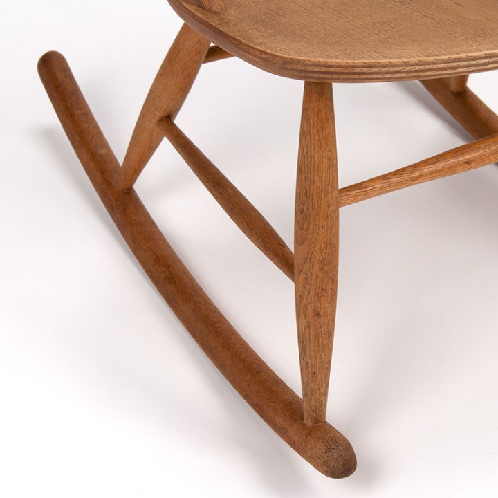 Illum Wikkelsø Mid-Century eiken schommelstoel model IW3