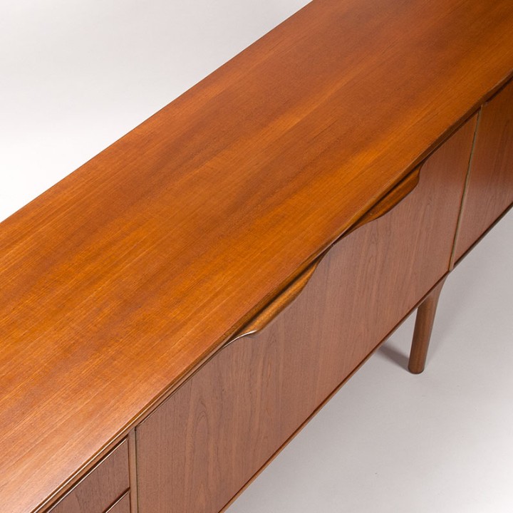 Dunvegan Mid-Century vintage dressoir voor McIntosh