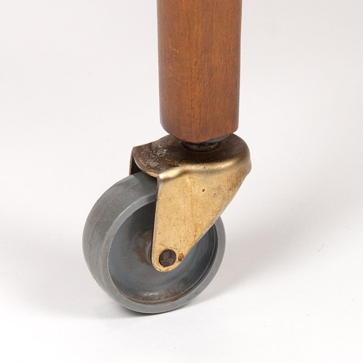 Deens Mid-Century vintage bijzettafeltje op wieltjes