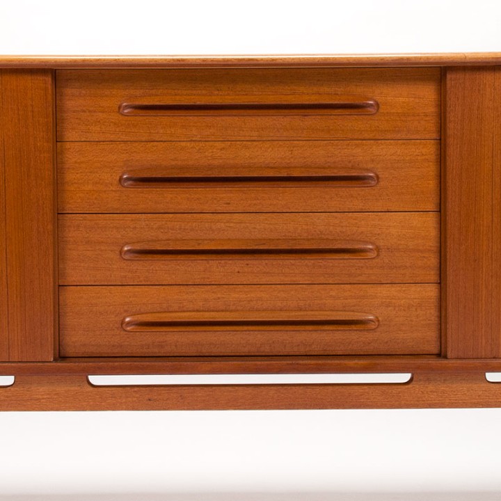 Nils Jonsson Mid-Century Modern vintage Troeds Bjärnum sideboard