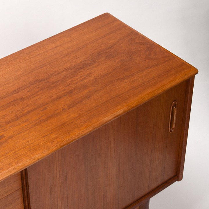 Nils Jonsson Mid-Century Modern vintage Troeds Bjärnum dressoir