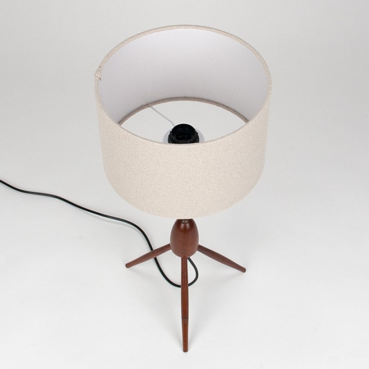 Mid-Century Deense tafellamp in teak en messing op driepoot