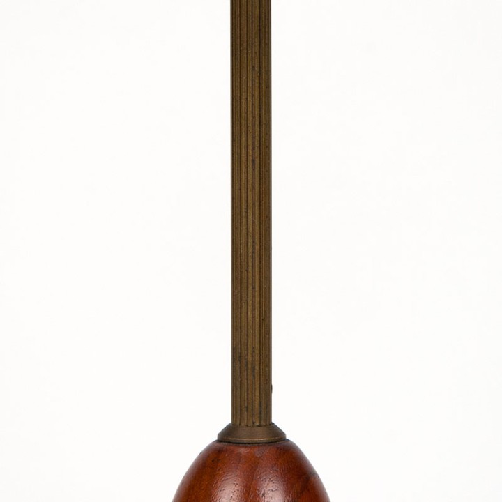 Mid-Century Deense tafellamp in teak en messing op driepoot