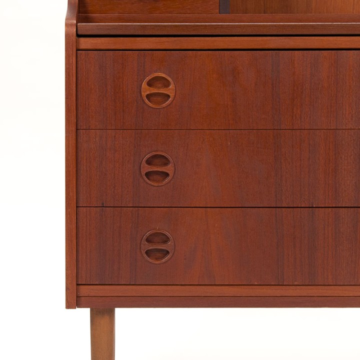 Hoog model Deense Mid-Century vintage wandkast in teak