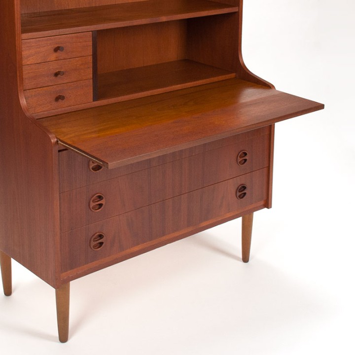 Hoog model Deense Mid-Century vintage wandkast in teak