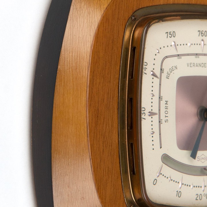 Sundo vintage barometer