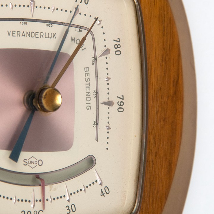 Sundo vintage barometer