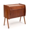 Deens vintage kastje op V-onderstel in teakhout