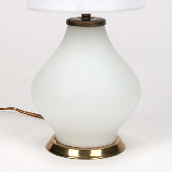 Mid-Century glazen tafellamp met messing detail