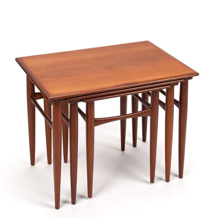 Mid-Century Deense teakhouten set nesttafels