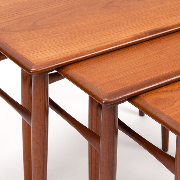 Mid-Century Deense teakhouten set nesttafels