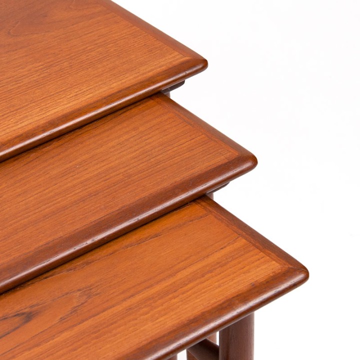 Mid-Century Deense teakhouten set nesttafels