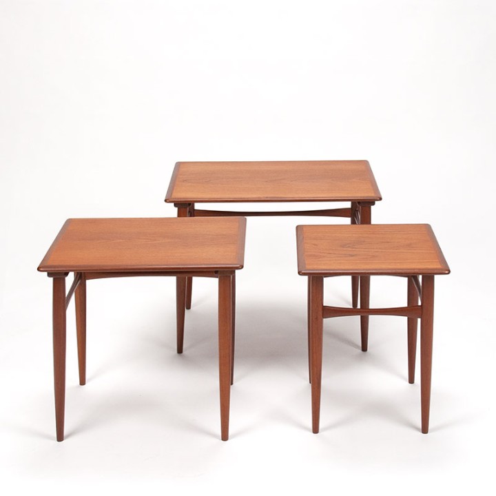Mid-Century Deense teakhouten set nesttafels