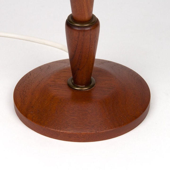 Deense teakhouten Mid-Century tafellamp met oker kleurige kap