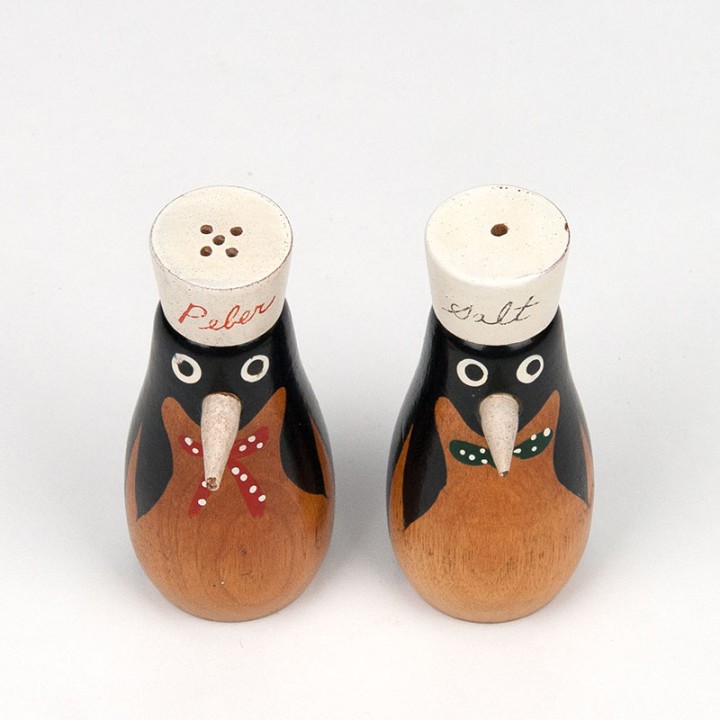 Penguins as vintage salt and pepper sets