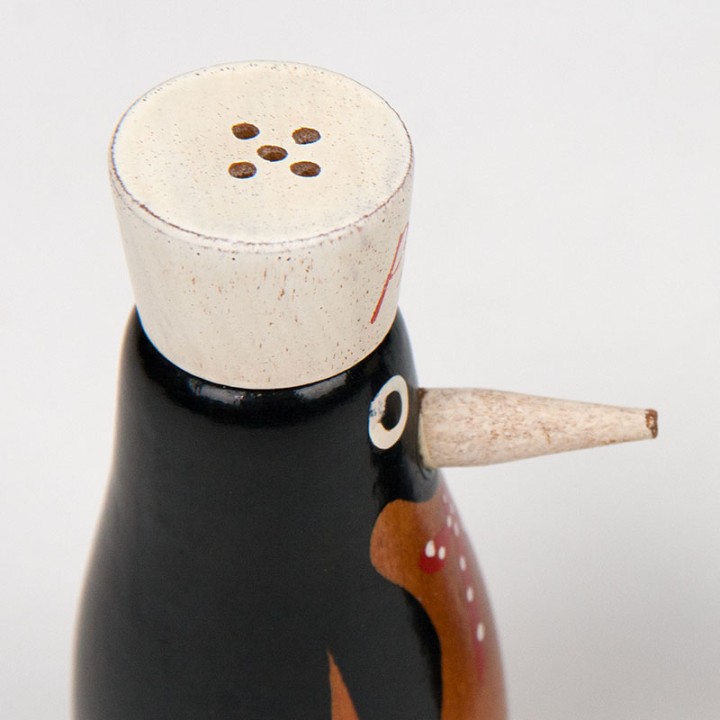 Penguins as vintage salt and pepper sets