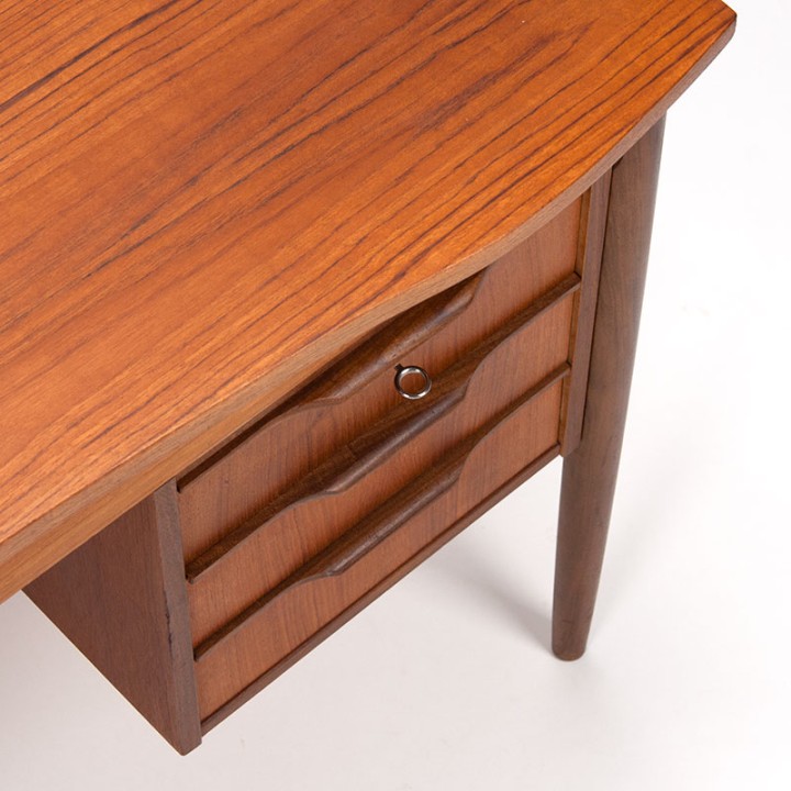 Bureau Deens Mid-Century model in teak met dubbel ladeblok