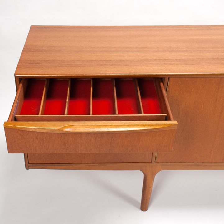 McIntosh Mid-Century vintage Dunfermline/ Torpedo dressoir