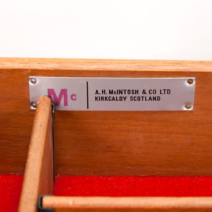 McIntosh Mid-Century vintage Dunfermline/ Torpedo dressoir