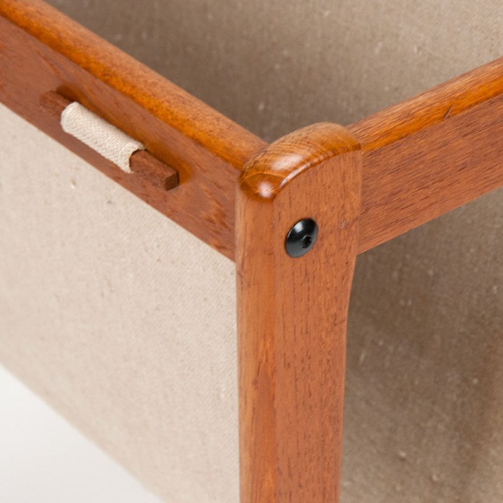 Teakhouten Mid-Century bijzettafel/ krantenrek ontwerp S.P.