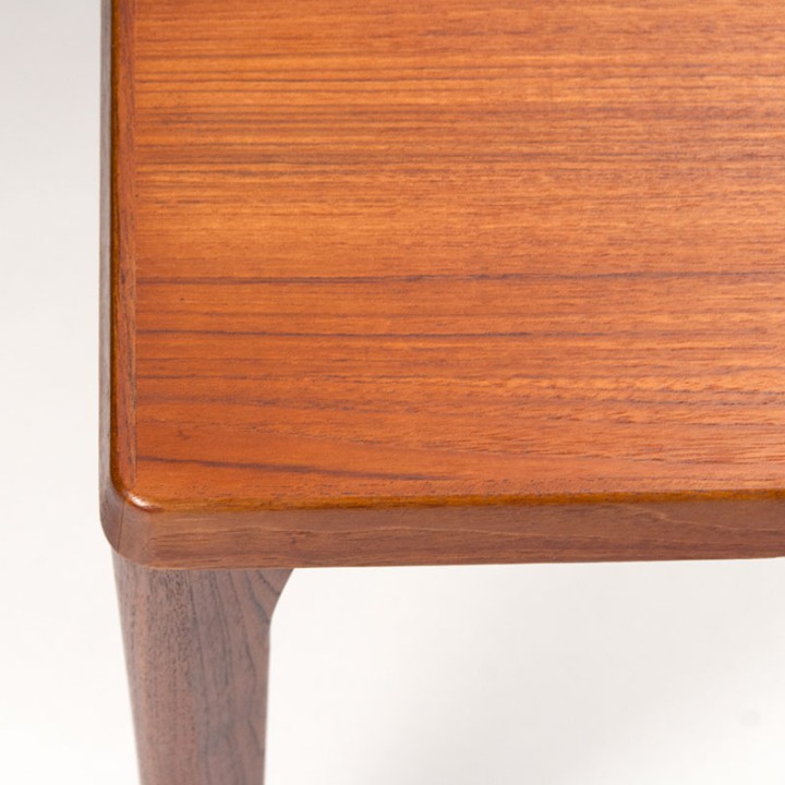 Henning Kjaernulf Deense Mid-Century design eettafel