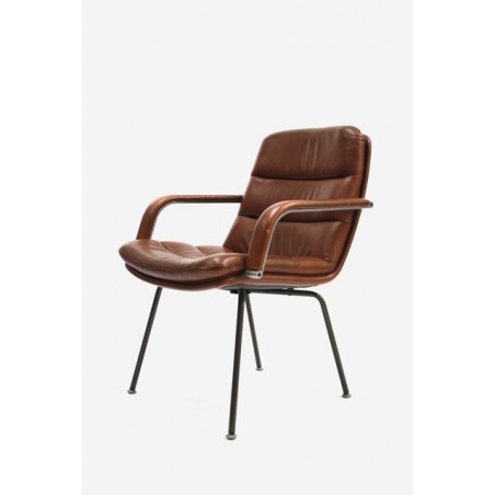 Bruine Artifort stoel ontwerp Geoffrey Harcourt