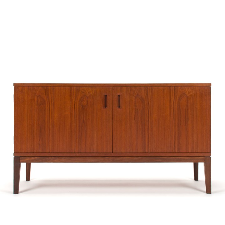 Mid-Century Deens teakhouten vintage kort model dressoir