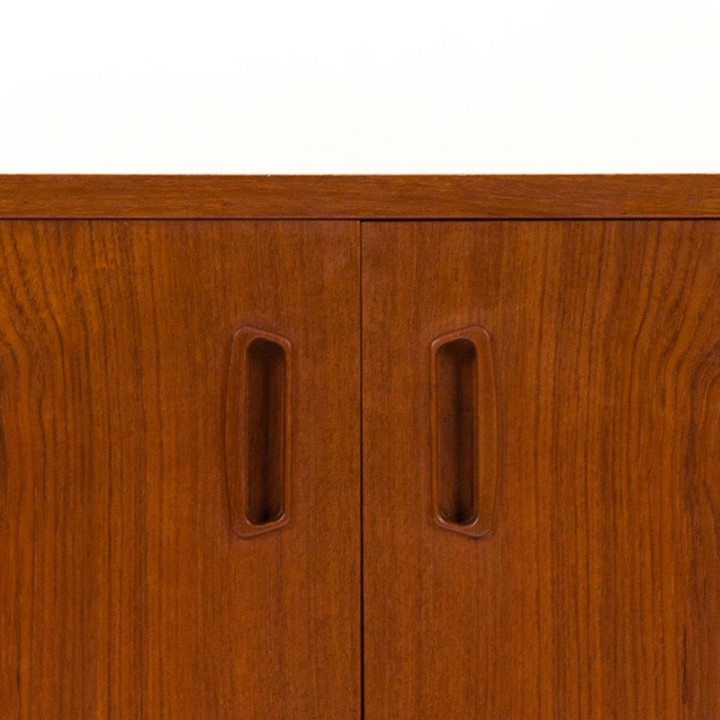Mid-Century Deens teakhouten vintage kort model dressoir