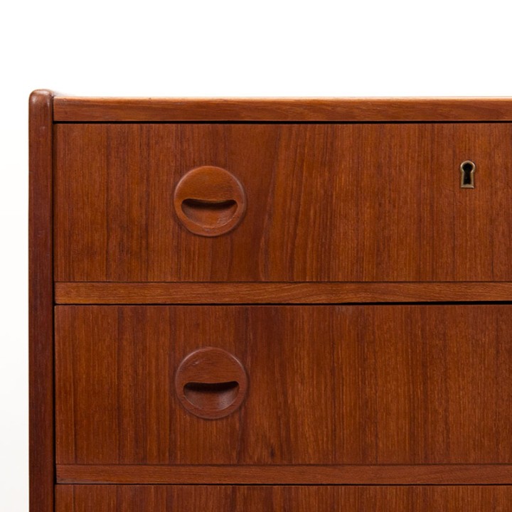 Vintage Danish chest of drawers with 6 drawers and round handle