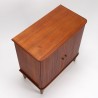 Deense Mid-Century kast in teak met jaloezie schuifdeuren