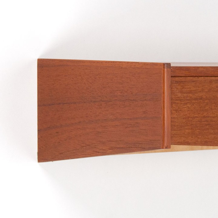 Mid-Century Deense set van 2 zwevende wandkastjes