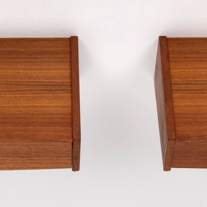Mid-Century Deense set van 2 zwevende wandkastjes