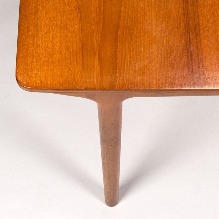 Tom Robertson Mid-Century design eettafel voor McIntosh