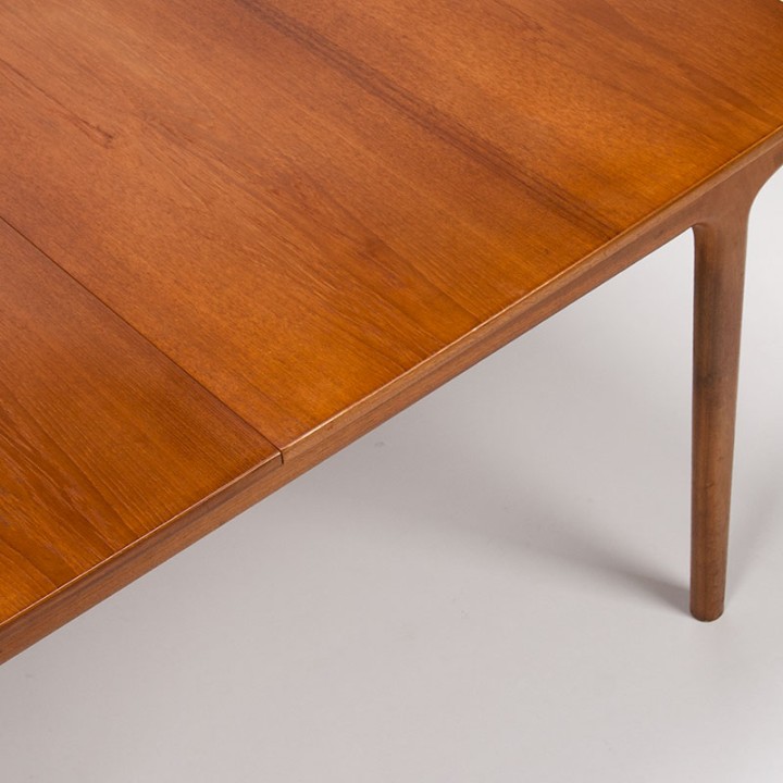 Tom Robertson Mid-Century design eettafel voor McIntosh