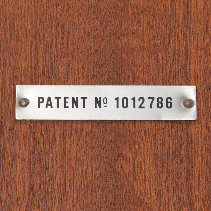 Tom Robertson Mid-Century design eettafel voor McIntosh