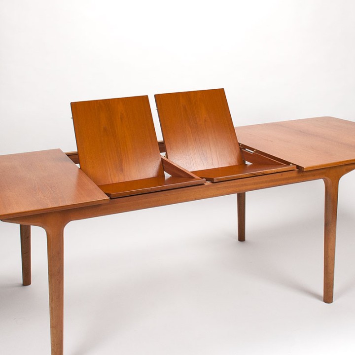 Tom Robertson Mid-Century design eettafel voor McIntosh