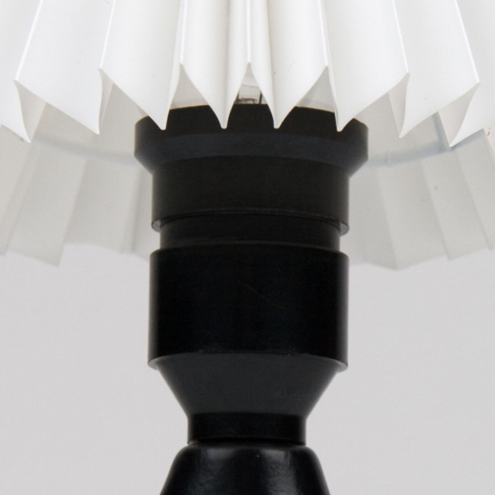 Deense Mid-Century zwart tafellampje van keramiek
