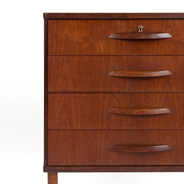 Mid-Century teakhouten ladekast met 4 ruime lades