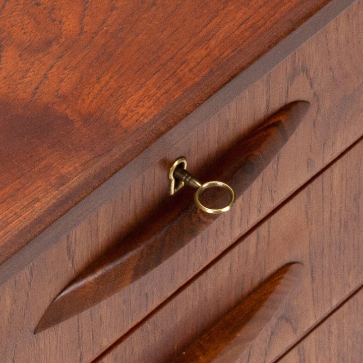 Mid-Century teakhouten ladekast met 4 ruime lades