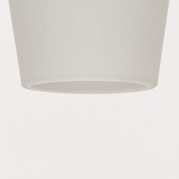 Opaline glazen Mid-Century hanglamp met zwart metalen detail