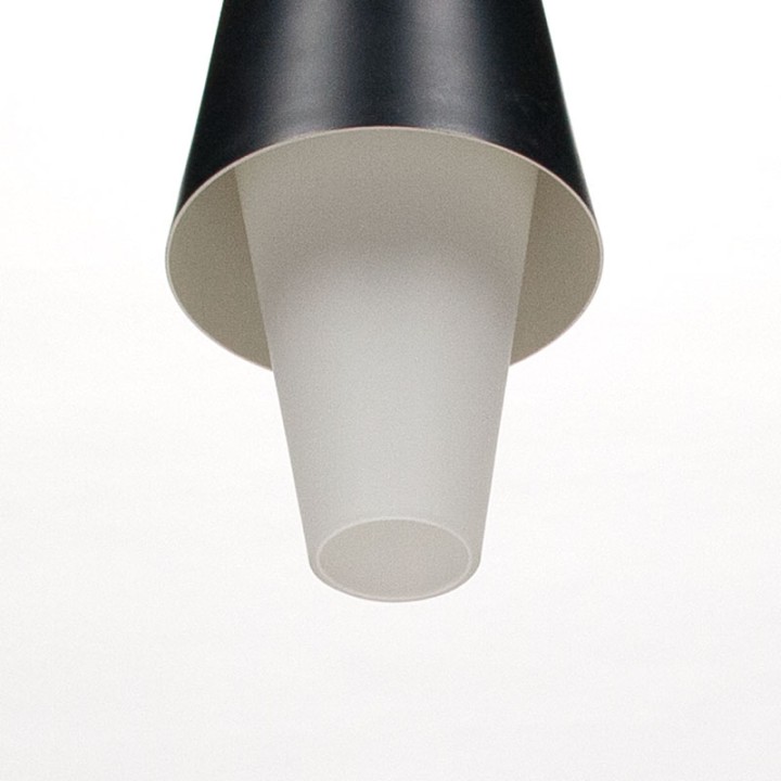 Opaline glazen Mid-Century hanglamp met zwart metalen detail