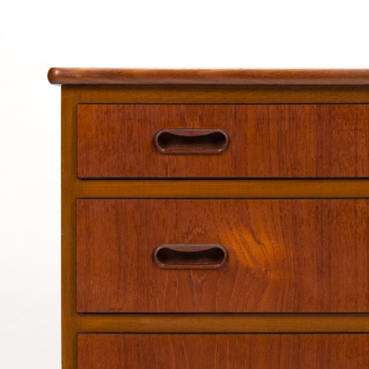 Deense vintage ladekast met 6 lades met slotjes