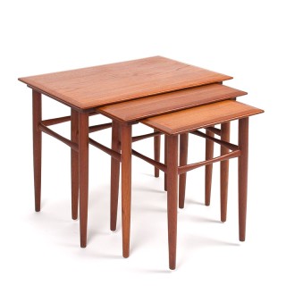 Set Deense Mid-Century nesttafels in teak