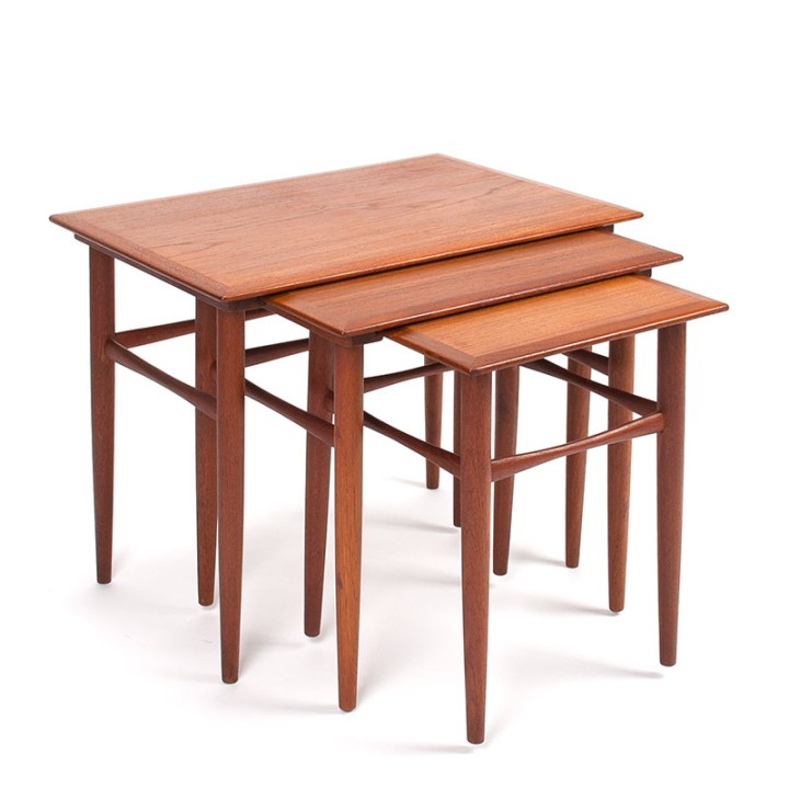 Set Deense Mid-Century nesttafels in teak