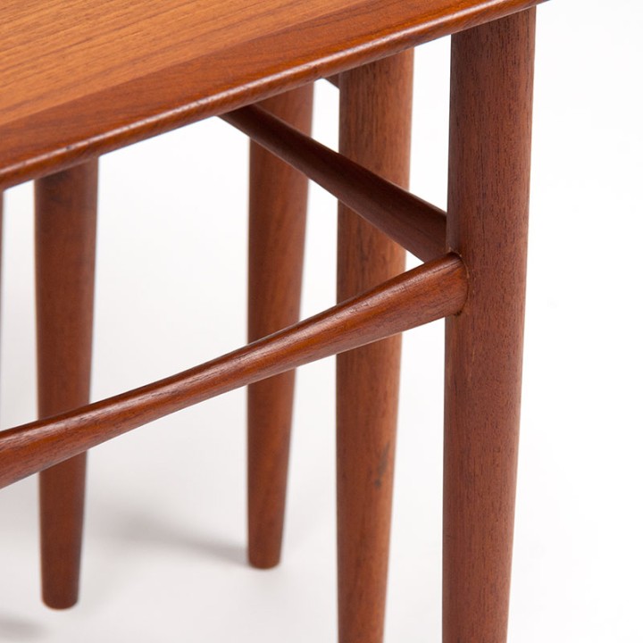 Set Deense Mid-Century nesttafels in teak