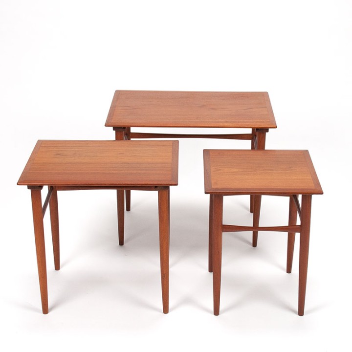 Set Deense Mid-Century nesttafels in teak