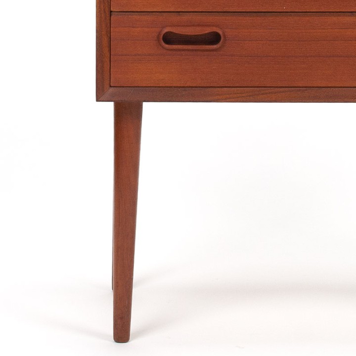 Deense kleine strak model vintage teakhouten ladekast