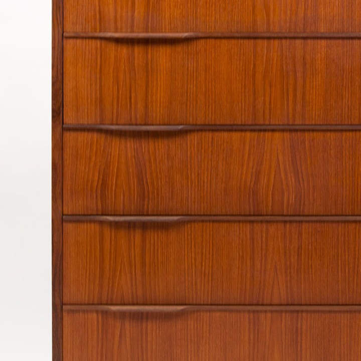 Mid-Century teak Danish Esjing Møbelfabrik chest of drawers